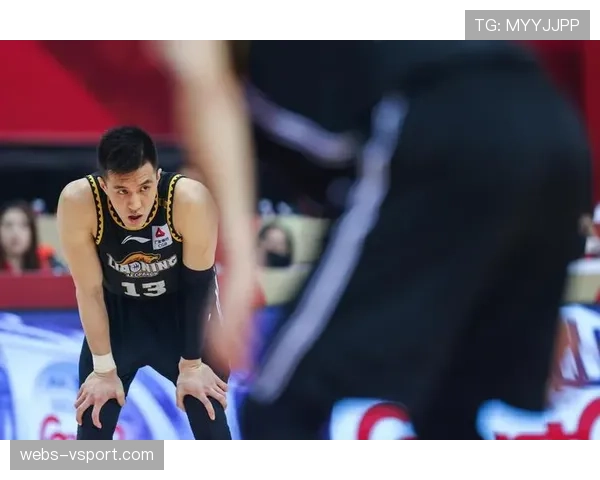 特写：郭艾伦赛后绕场致意，疑似主场告别战